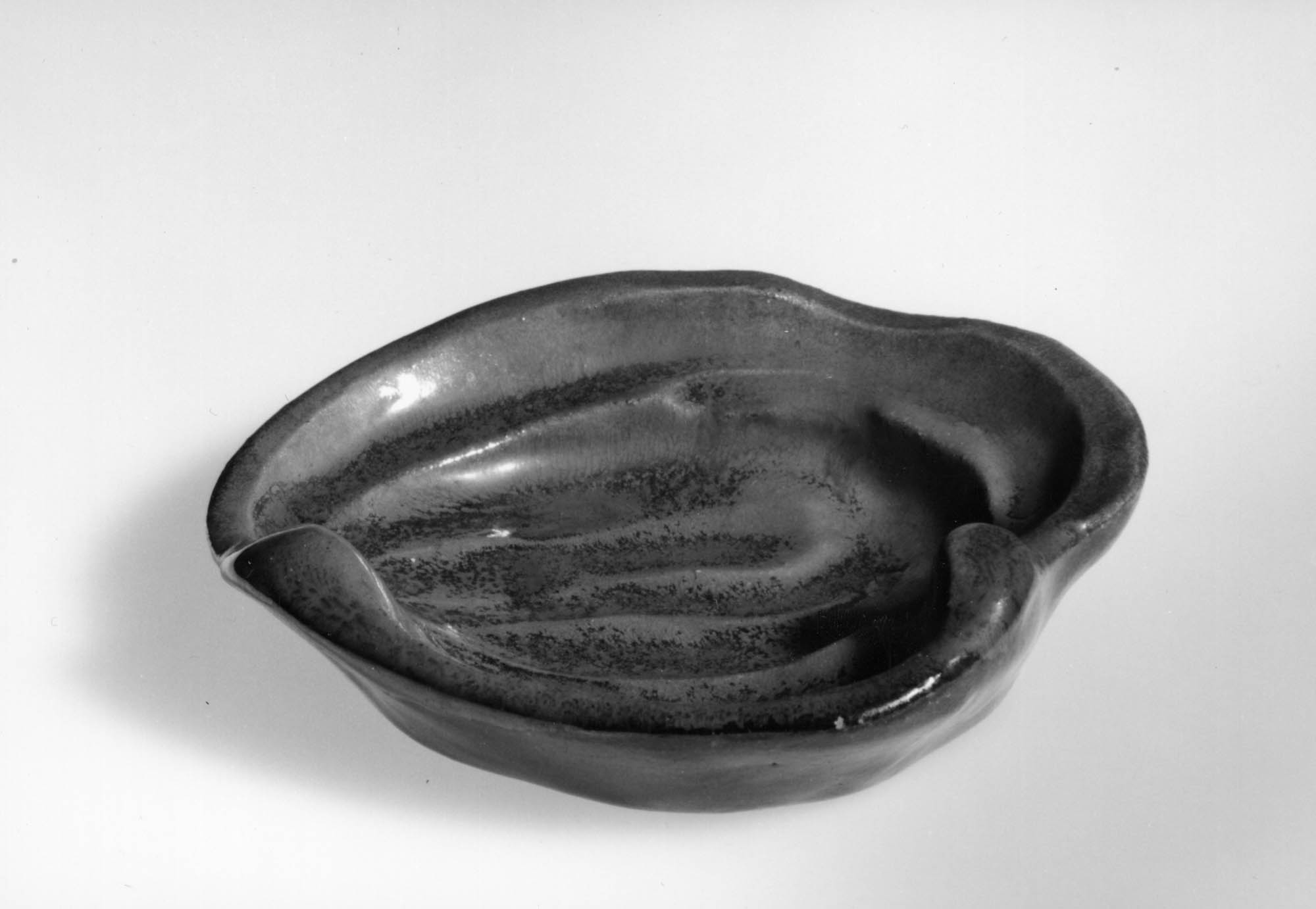 (sans titre) Alfred William Finch Vase à anses