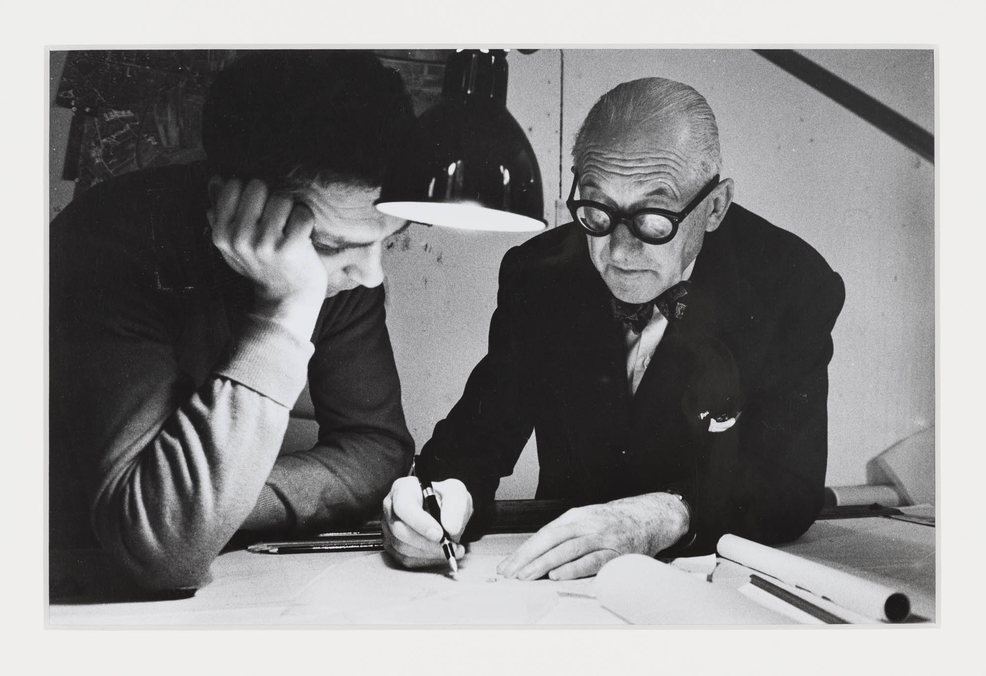 Le Corbusier in seinem Studio, 35 rue de Sèvres, Paris René Burri Fotografie