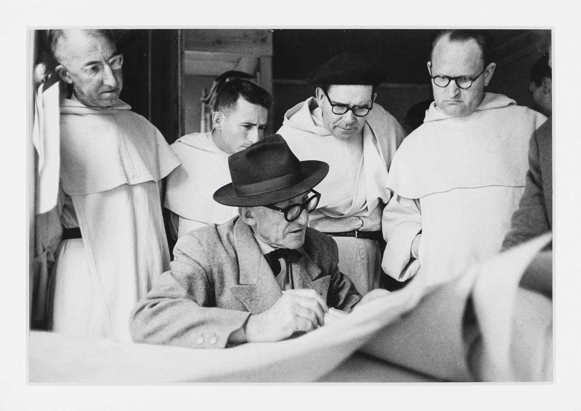 Le Corbusier in seinem Studio, 35 rue de Sèvres, Paris René Burri Photographie