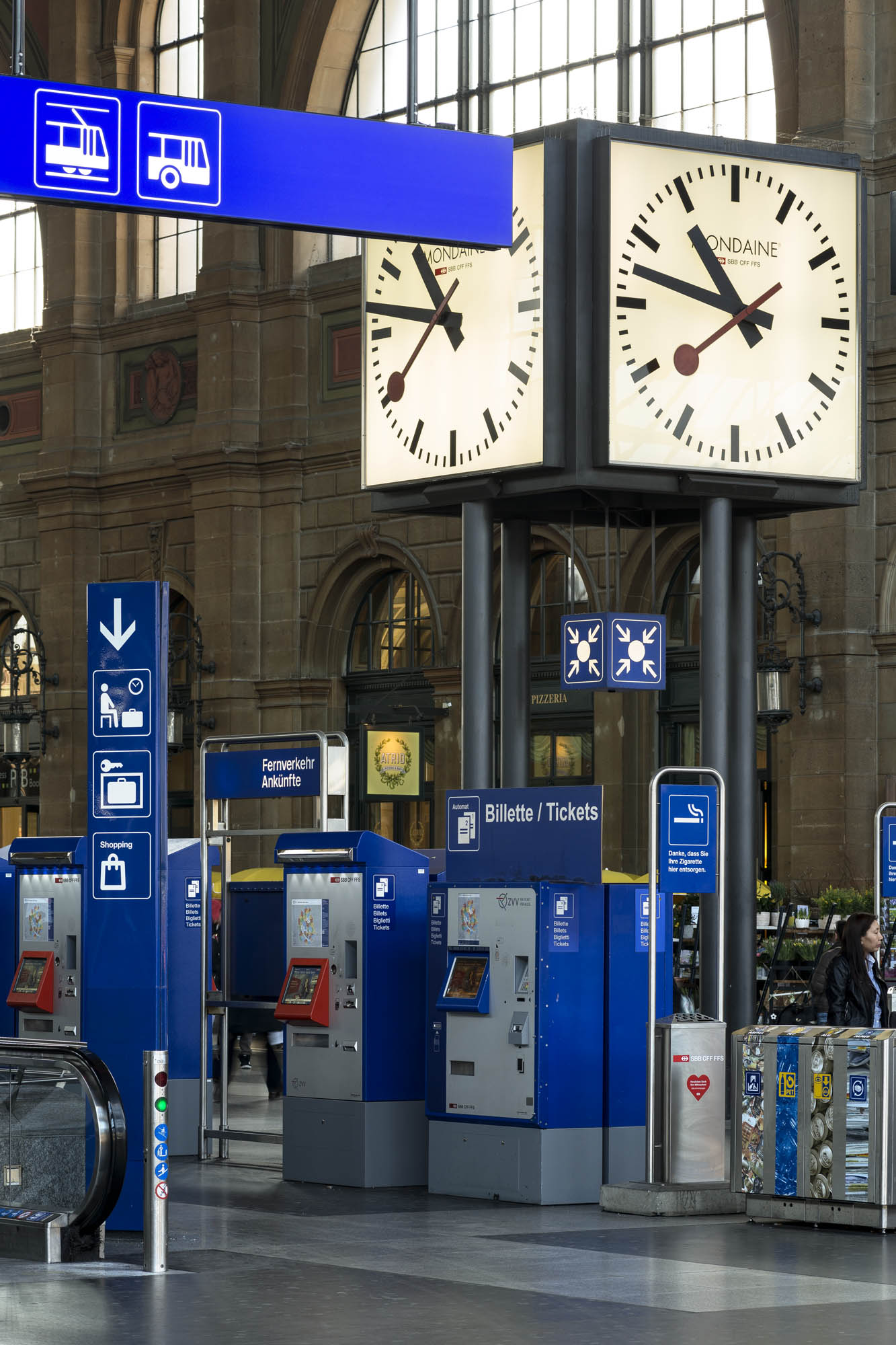 SBB Bahnhofsuhr Hans Hilfiker Clock