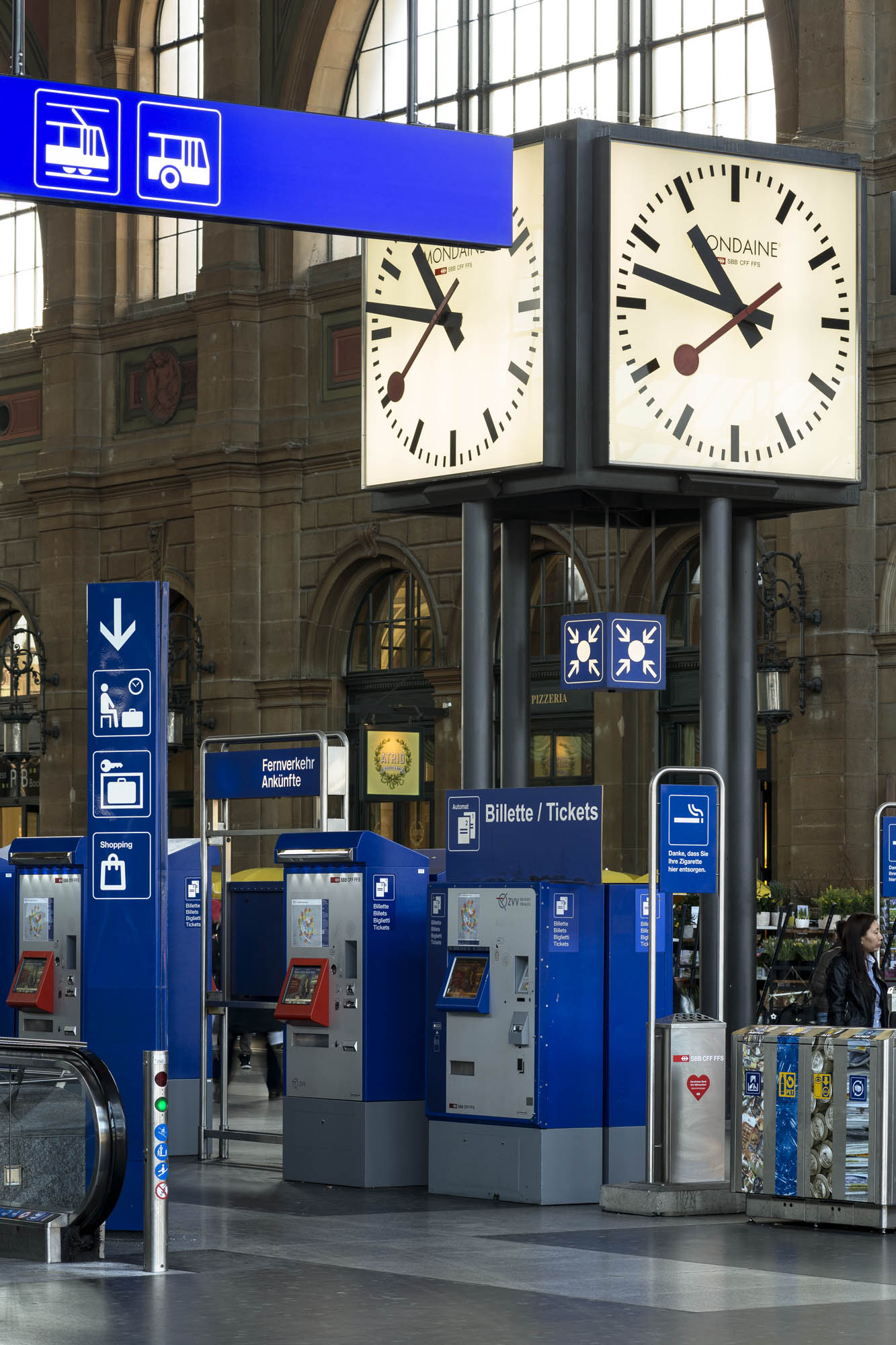 SBB Bahnhofsuhr Hans Hilfiker Horloge